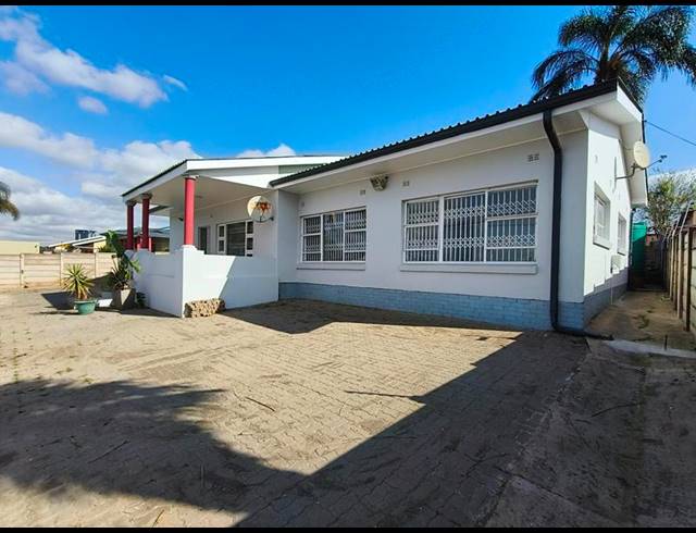 5 BEDROOM HOUSE FOR SALE IN NORWOOD